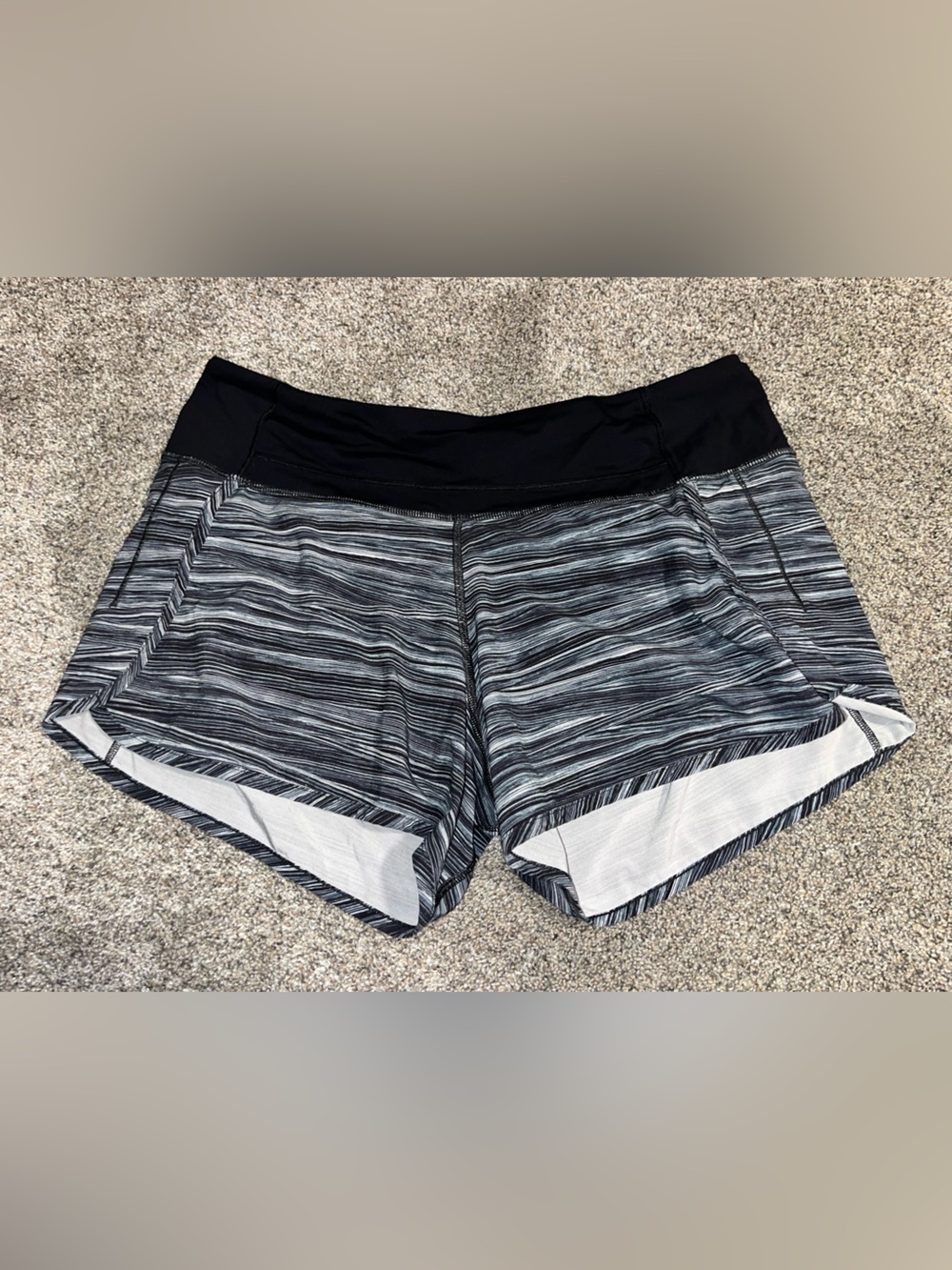 Lululemon Tracker Short Shorts Size 8 Black Lined Gym Workout Yoga Womens